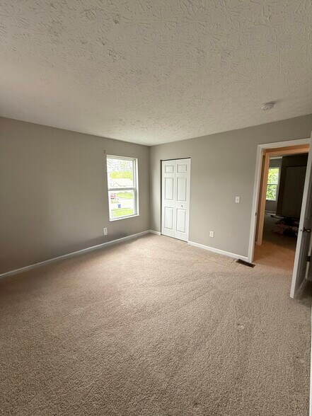 Building Photo - 6370 Bellinger Dr