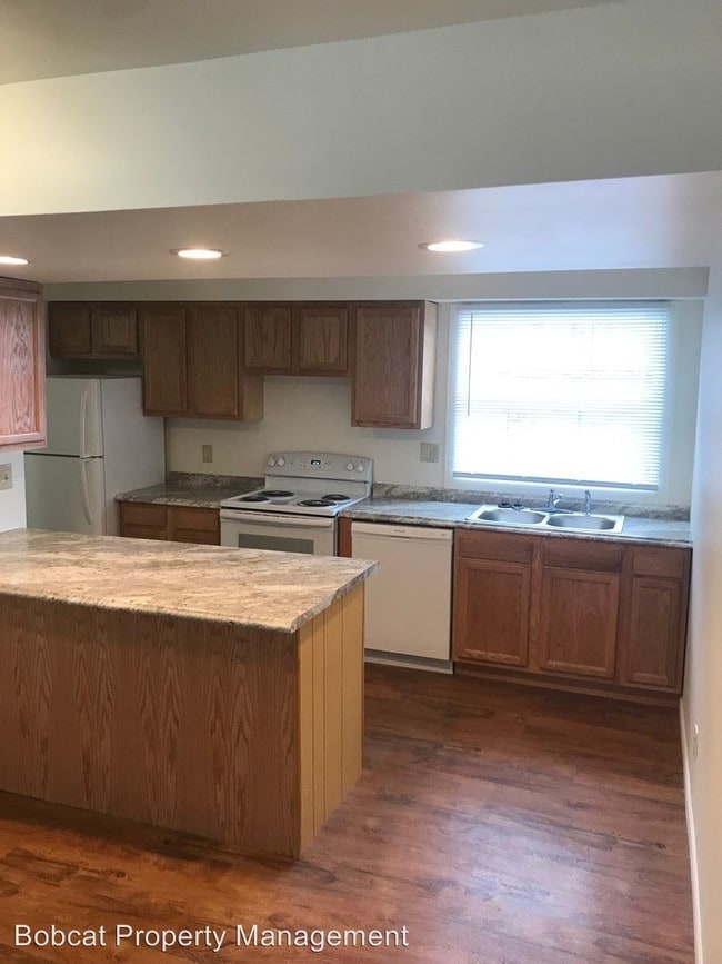 Building Photo - 100-108 Park Ridge Pl