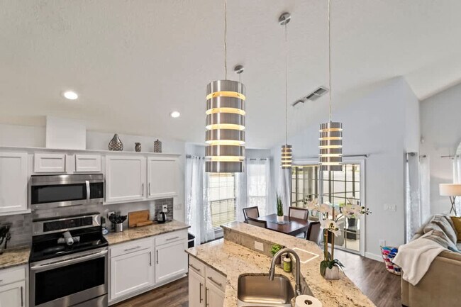 Building Photo - 1651 Hawkins Cove Dr W