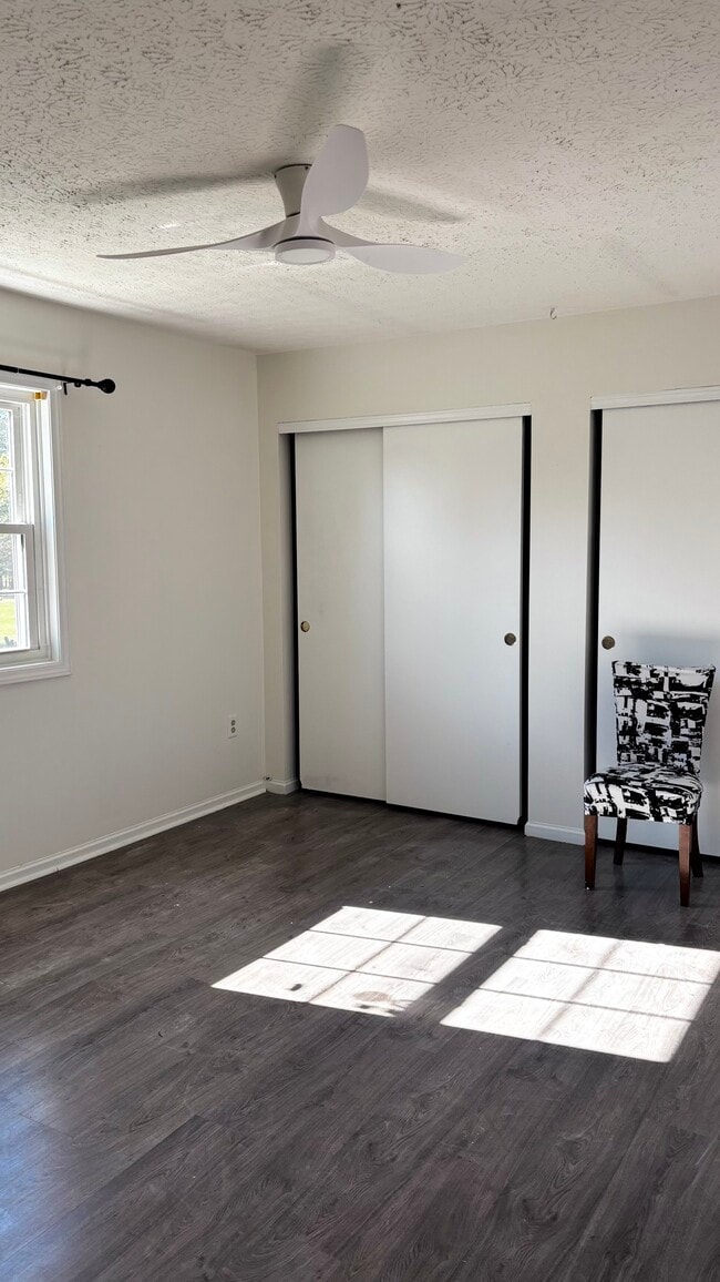 Building Photo - 437 Colony Park Dr