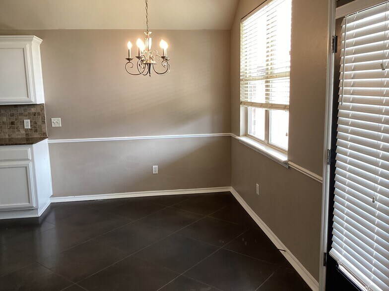 Building Photo - 600 SW 159th Terrace