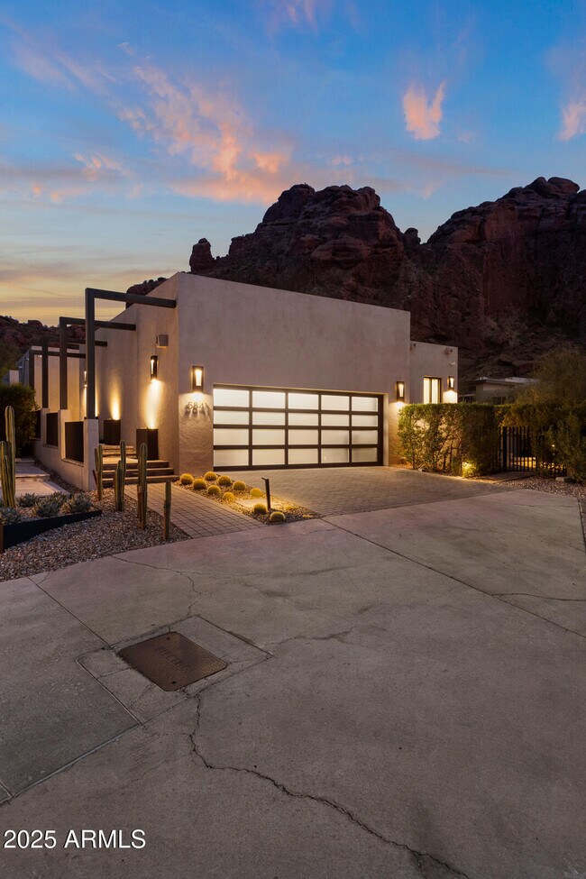 Building Photo - 5841 N Echo Canyon Cir