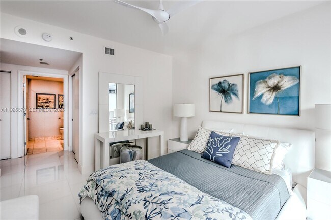 Building Photo - 3535 S Ocean Dr