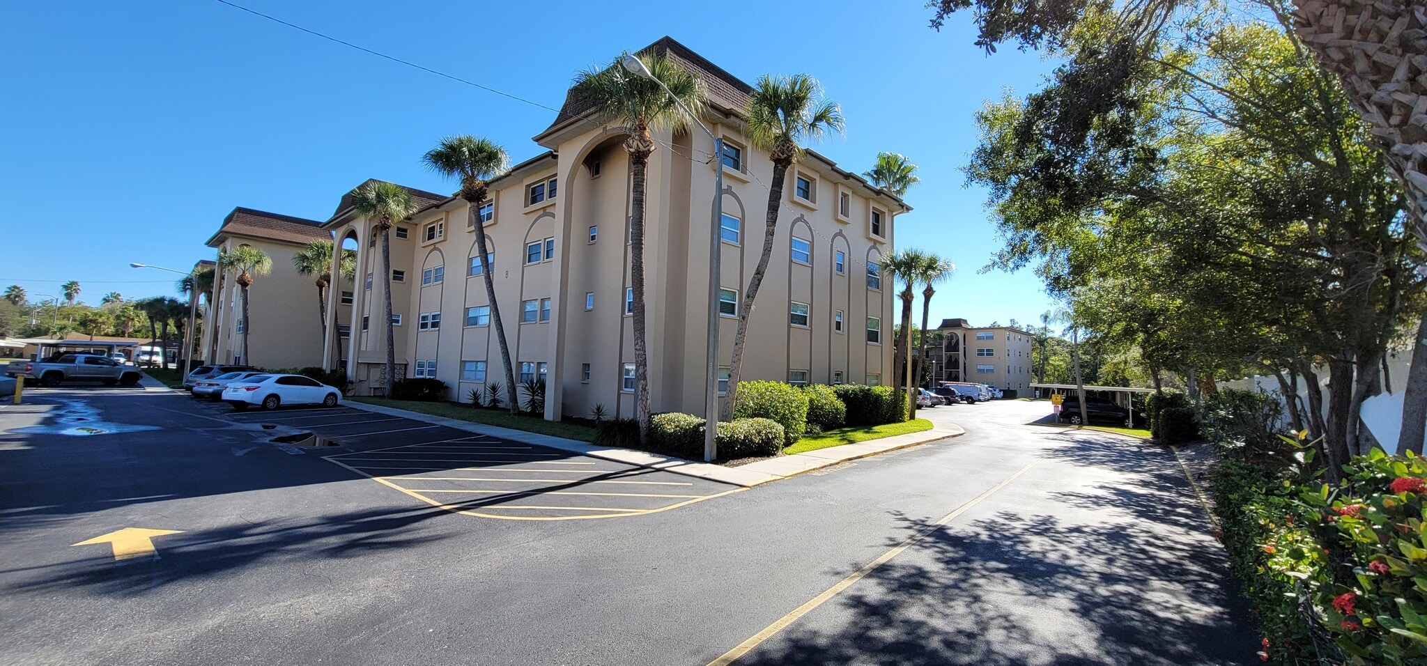 Building Photo - 2525 West Bay Dr