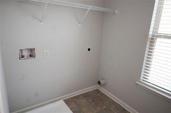 Building Photo - 681 Mimosa Way