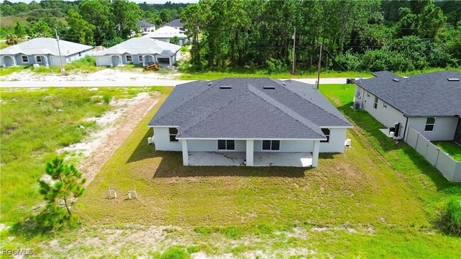 Building Photo - 871 Duplex St E