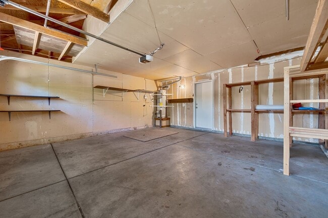 Building Photo - Charming 3-Bed Home in Prime Folsom Locati...