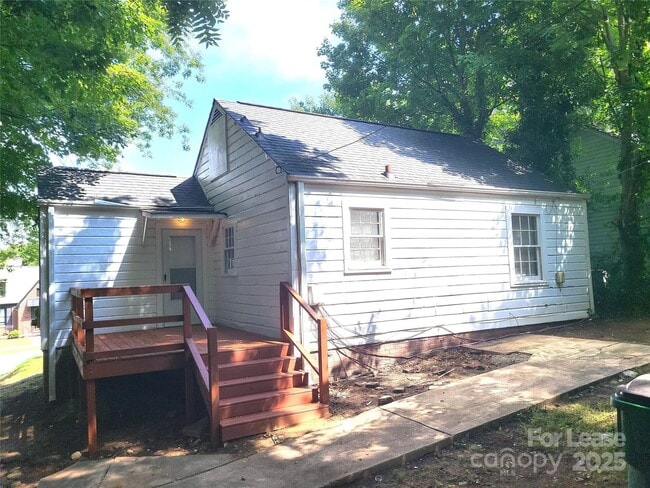 Building Photo - 1809 Merriman Ave
