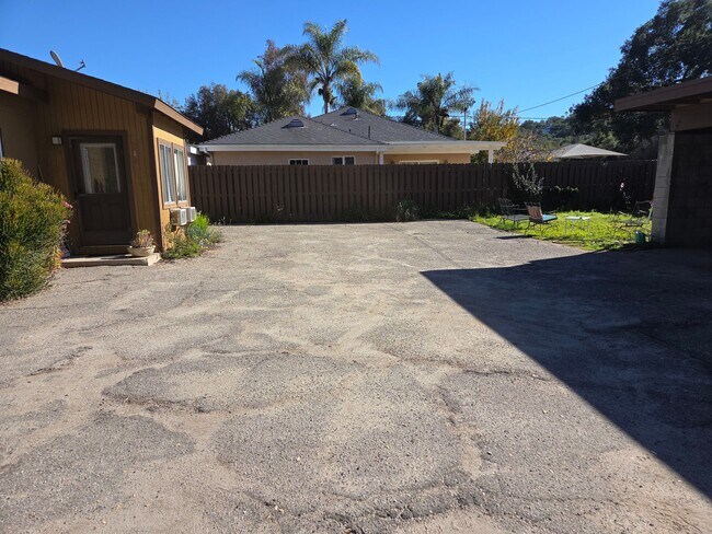 Building Photo - Remodeled 1 Bedroom 1 Bath located in the middle of Ojai
