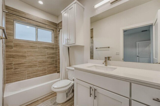 Building Photo - 1134 Chicon St