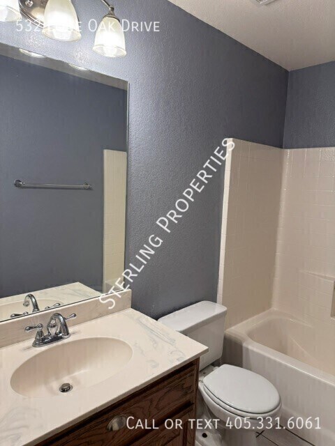 Building Photo - 532 Lone Oak Dr