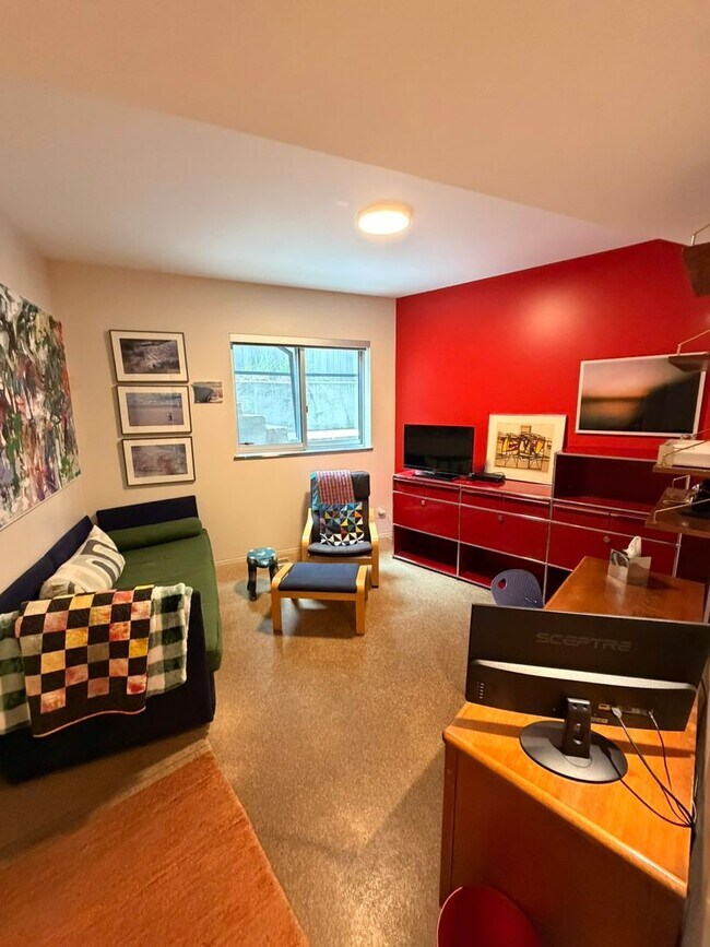 Building Photo - 640 K St