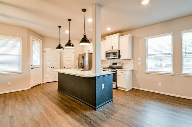 Building Photo - 5504 Evanston Ln