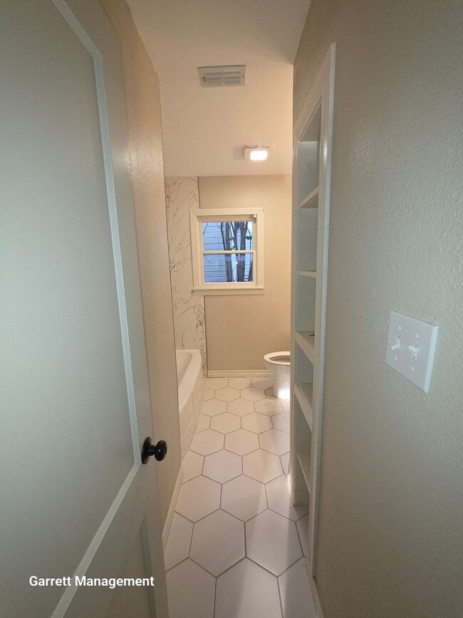 Building Photo - 3/2 Remodeled Home in Lampasas