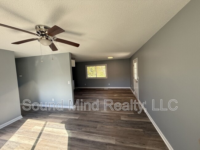 Building Photo - 105 Sycamore St