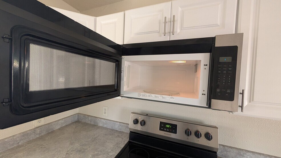 Building Photo - 1318 Divot Ln