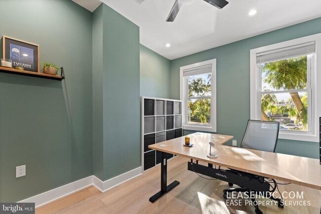 Building Photo - 121 15th St SE