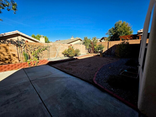 Building Photo - 3-Bedroom, 2-Bathroom Home in Desirable Fa...