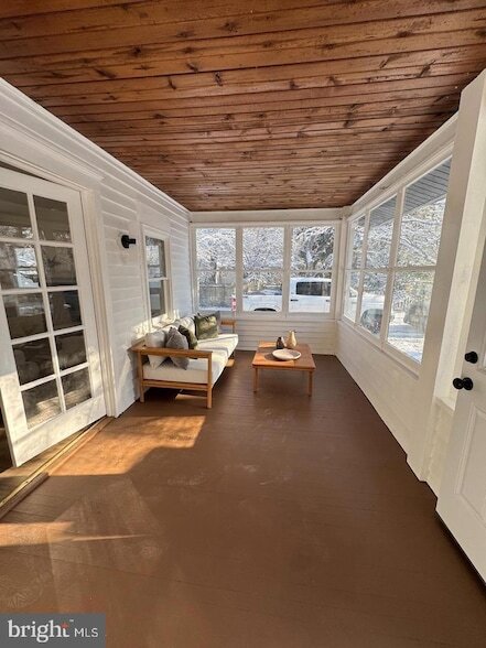 Building Photo - 11 Gentian St