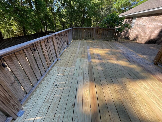 Building Photo - 4615 Gladstone Dr