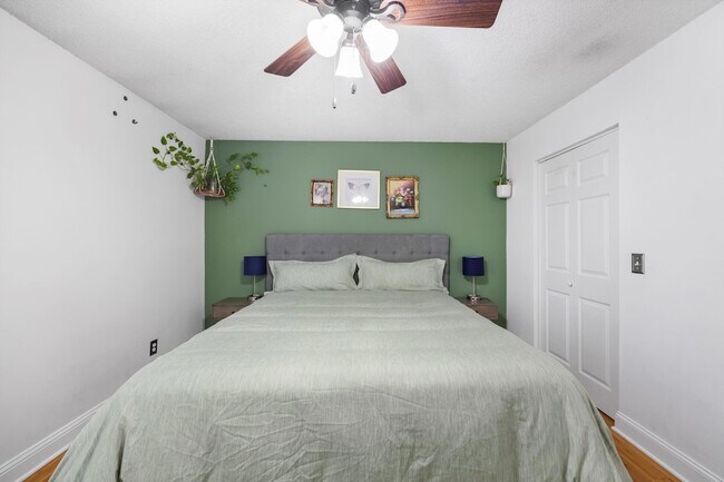 Building Photo - 8410 Smoketree Cir