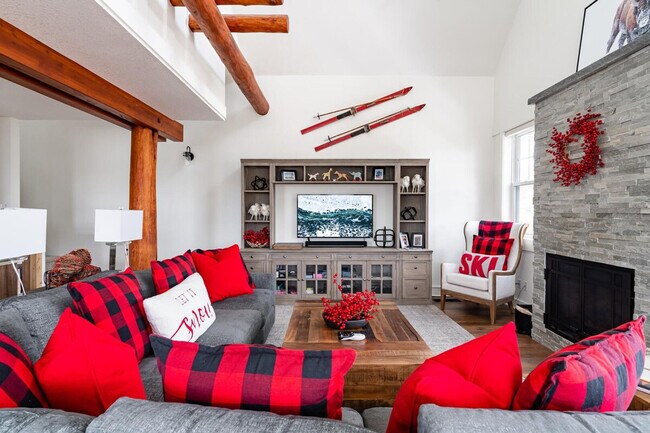 Building Photo - c4 Saddle Ridge Rd