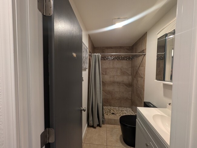 Building Photo - 539 Hatfield Dr