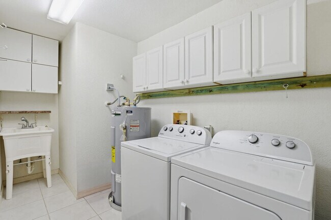 Building Photo - 27526 Los Amigos Ln