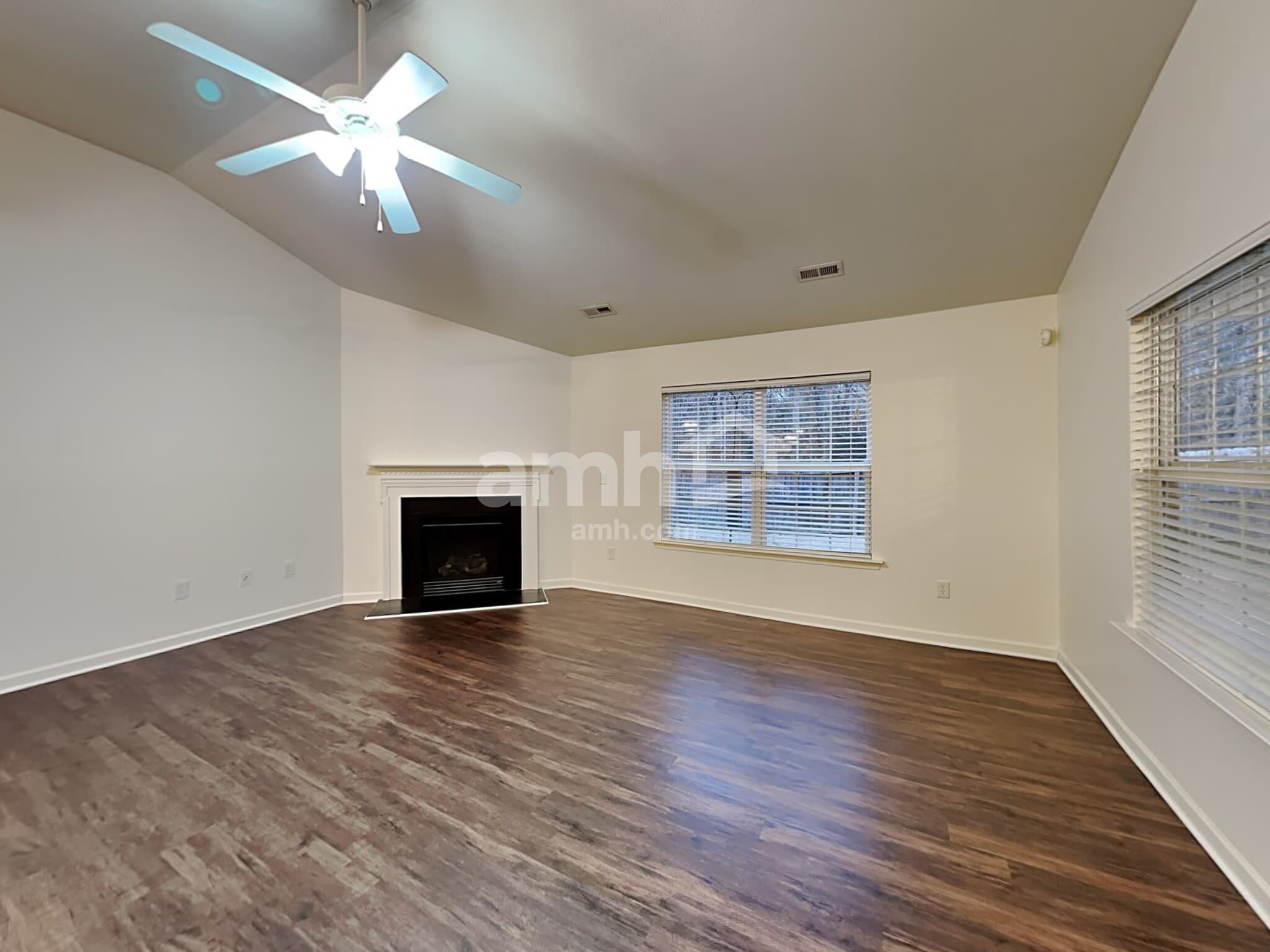 Building Photo - 16 Slow Creek Dr