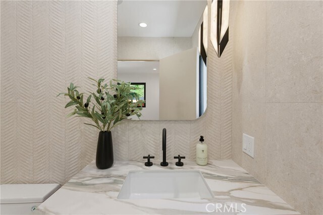 Building Photo - 2638 Zorada Dr