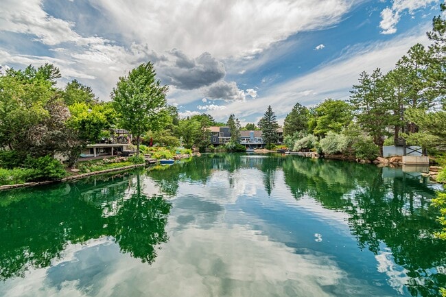 Building Photo - 9866 E Maplewood Cir