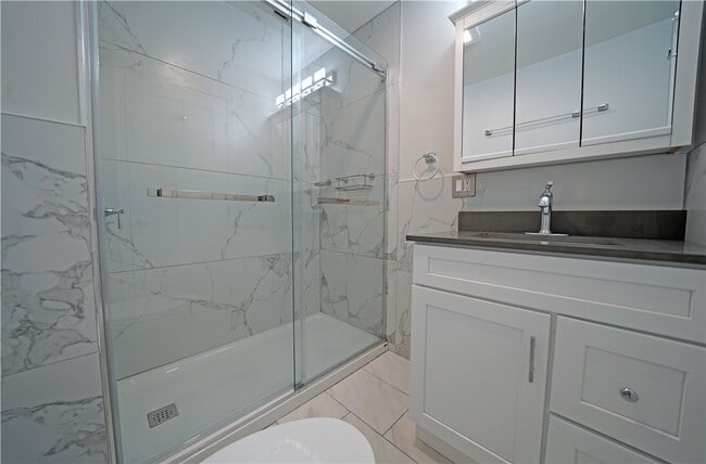 Building Photo - 184 N Main St