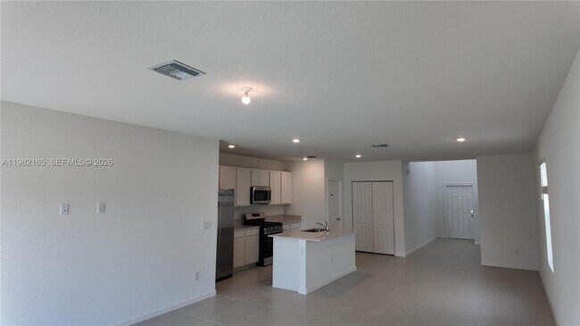 Building Photo - 10722 NW Moon Rise Ln