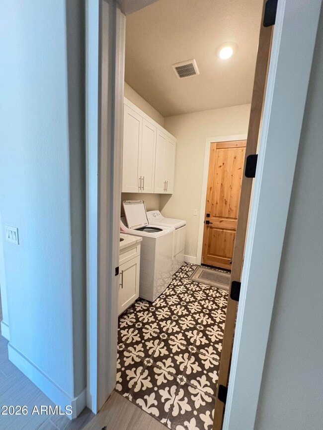 Building Photo - 6896 E Lomas Verdes Dr