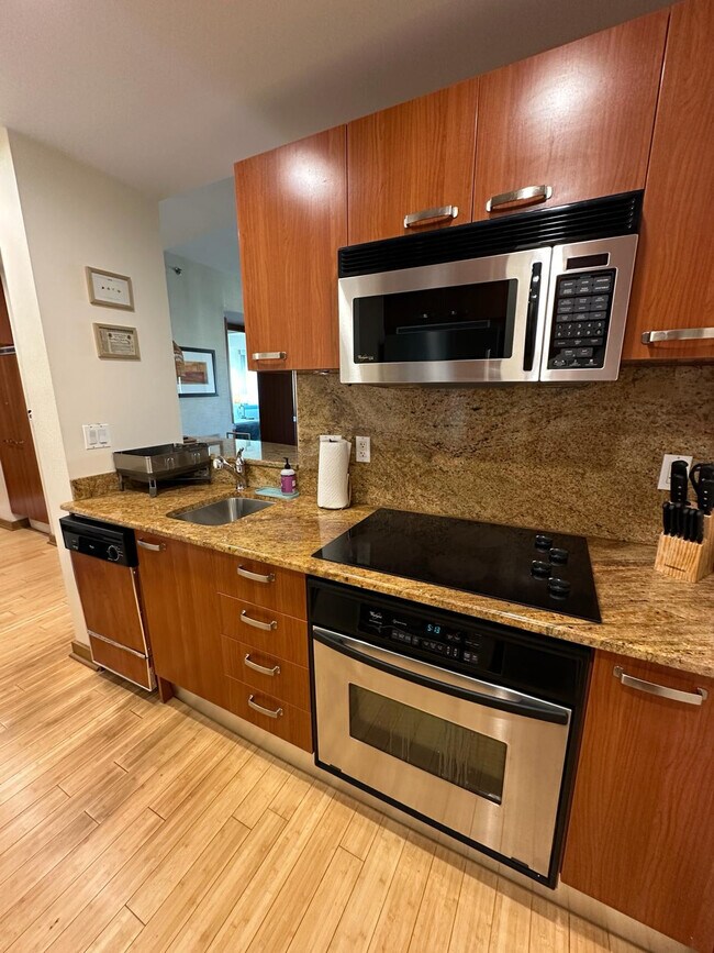 Building Photo - 1395 Brickell Ave