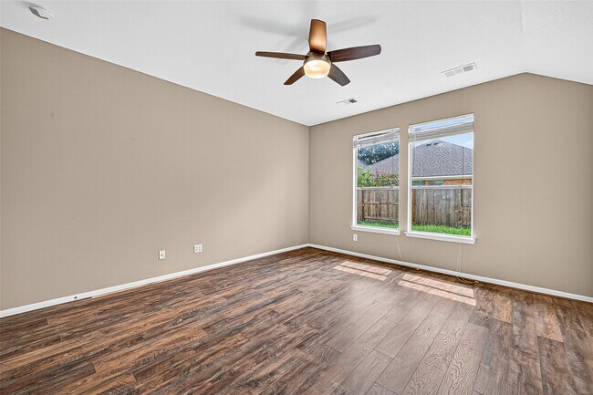 Building Photo - 2143 Mossy Trail Dr