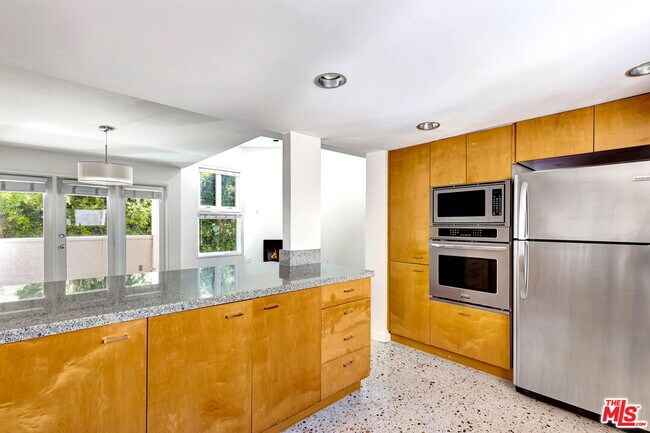 Building Photo - 811 21st St