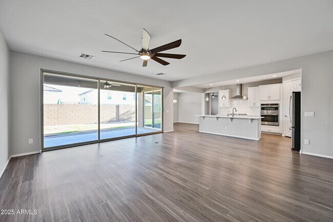 Building Photo - 16075 W Laurel Ln