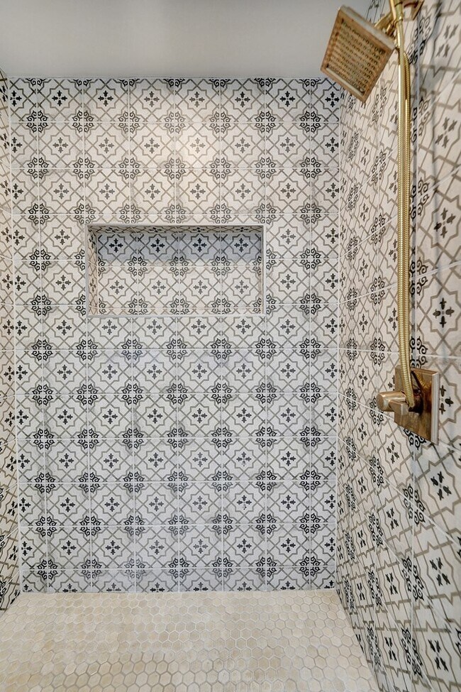 Building Photo - 715 Shell Ave