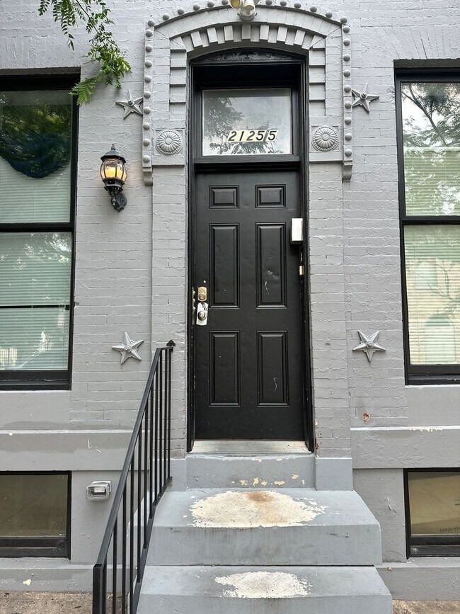 Building Photo - 2125 1/2 McCulloh St