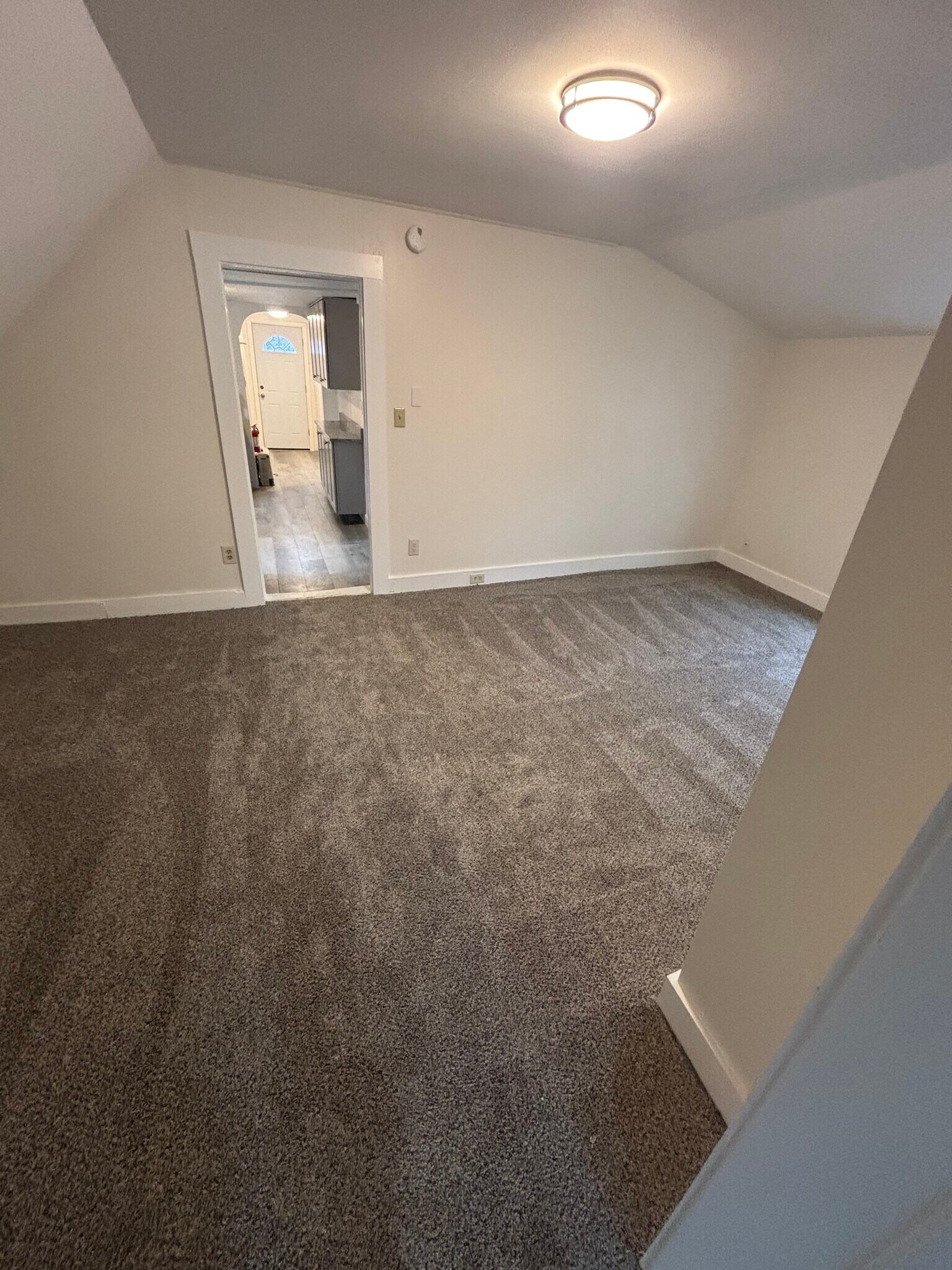 Building Photo - 37 Cash St