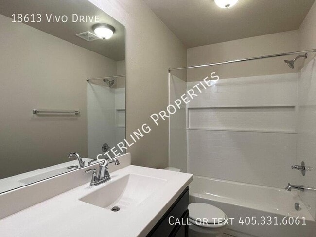 Building Photo - 18613 Vivo Dr