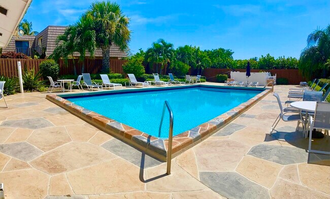 Building Photo - 121 Ocean Cove Dr