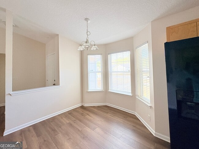 Building Photo - 102 Lake Victoria Dr