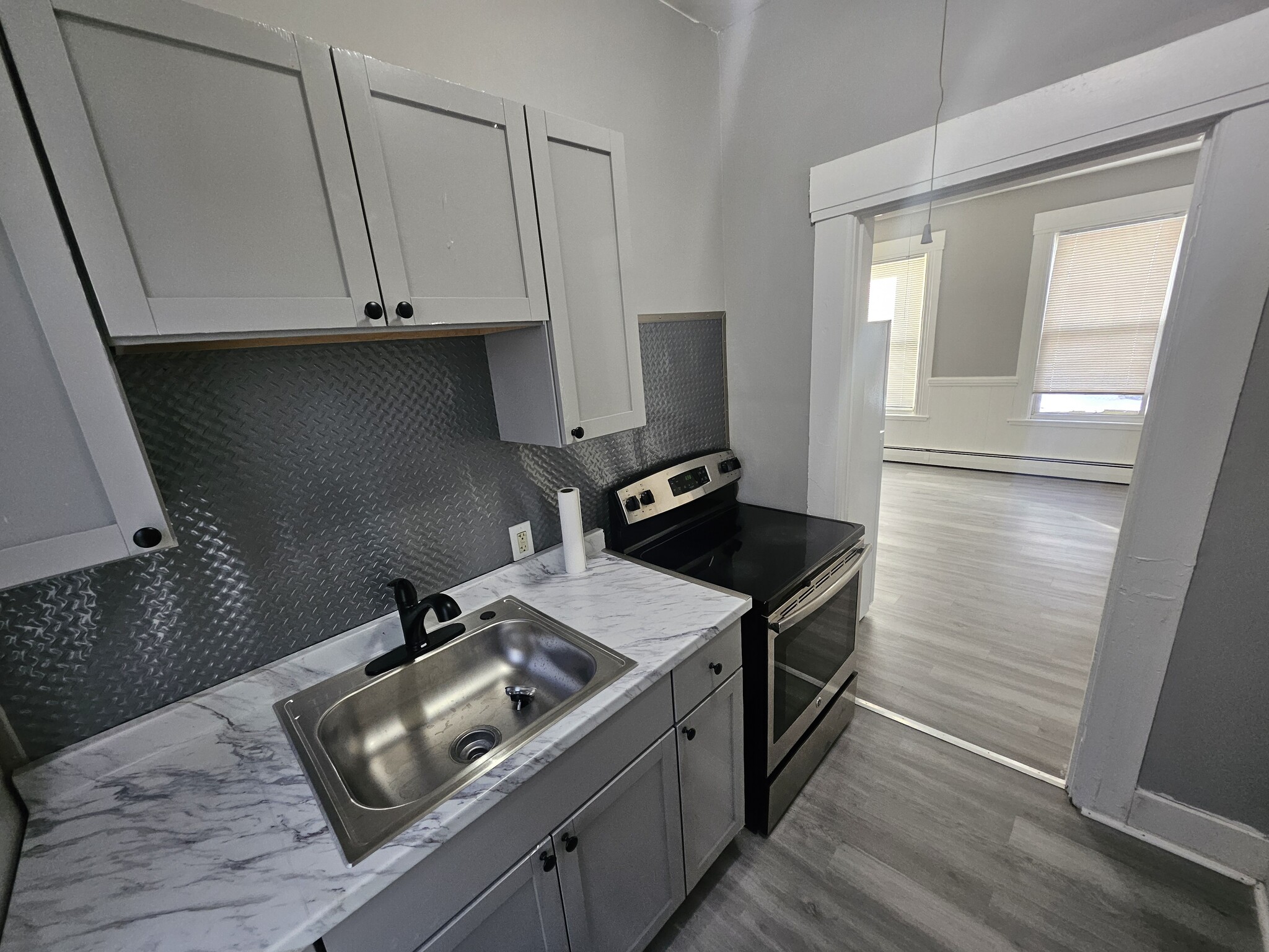 Building Photo - 275 Lake Ave