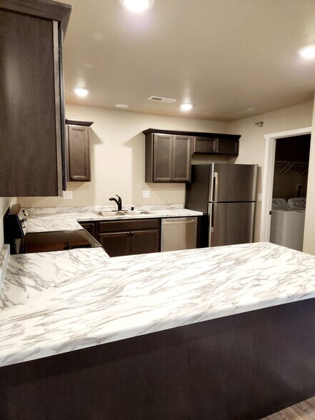 Building Photo - 105 Nieson St