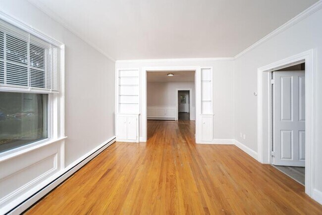 Building Photo - 11 Mann Ave