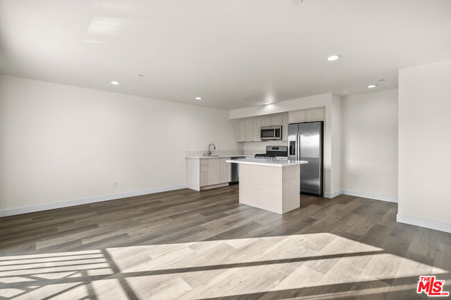 Building Photo - 2527 Hauser Blvd