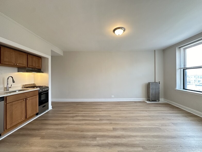 Building Photo - 3335 W Diversey Ave