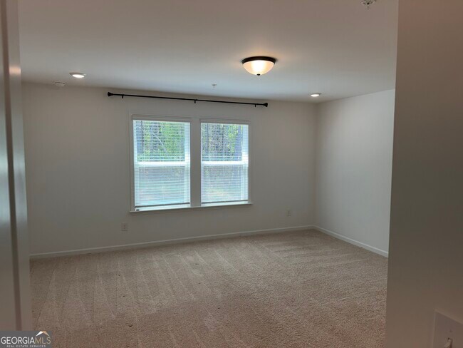 Building Photo - 716 Vallin St